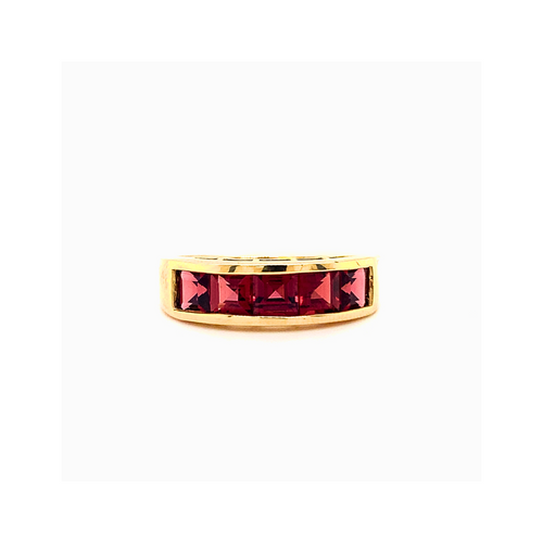 14kt Yellow Gold Garnet ring