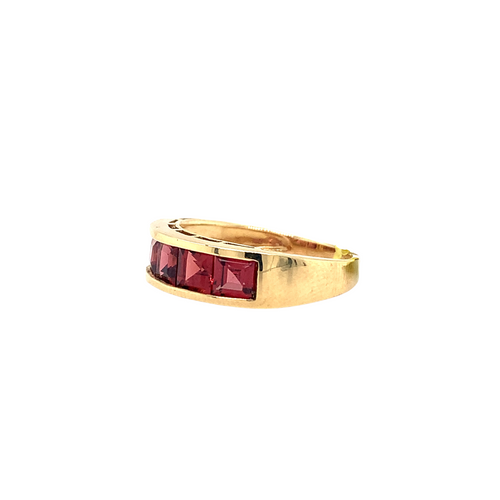 14kt Yellow Gold Garnet ring