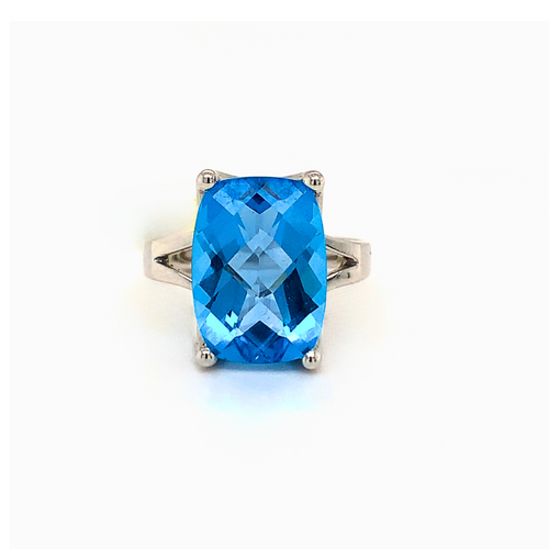 14kt White Gold Blue Topaz ring