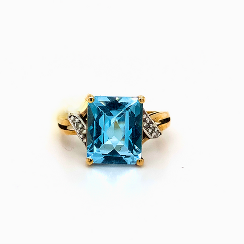 10kt Yellow Gold Blue Topaz + Diamond ring