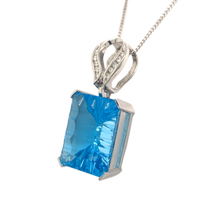 10/14kt White Gold Blue Topaz Pendant