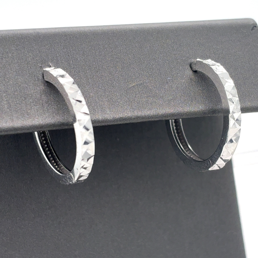 10kt White Gold Huggies