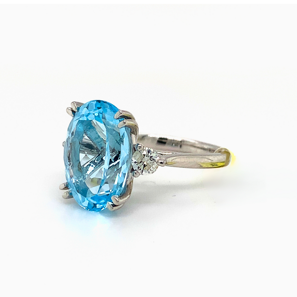 10kt White Gold Oval Shape Sky Blue Topaz +Diamond Ring