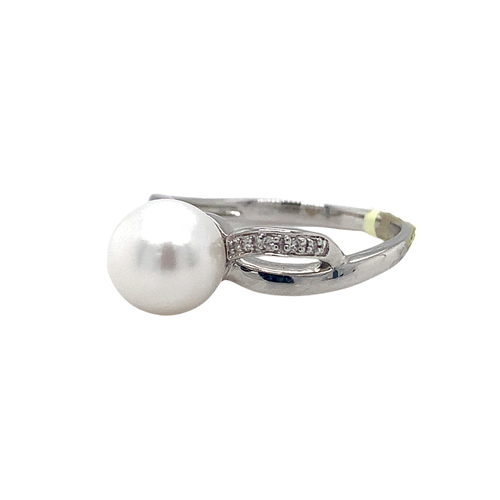 10kt white Gold Pearl Diamond ring