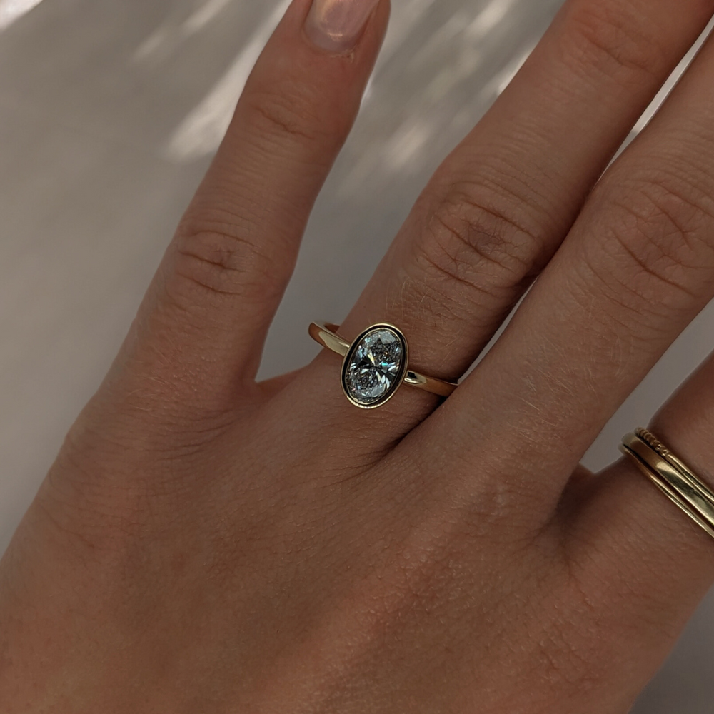 14kt Yellow Gold 1.01 TDW Oval Cut Lab Grown Diamond Ring