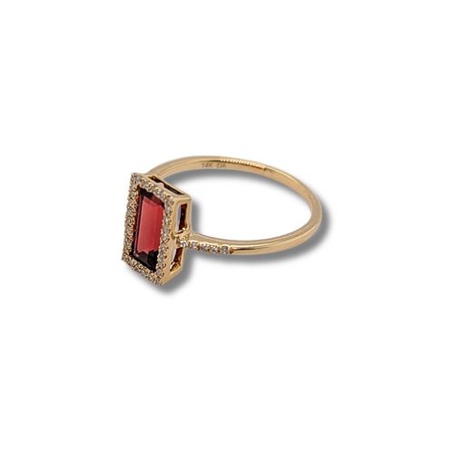 14kt yellow Gold Emerald cut Garnet+ Diamond Ring