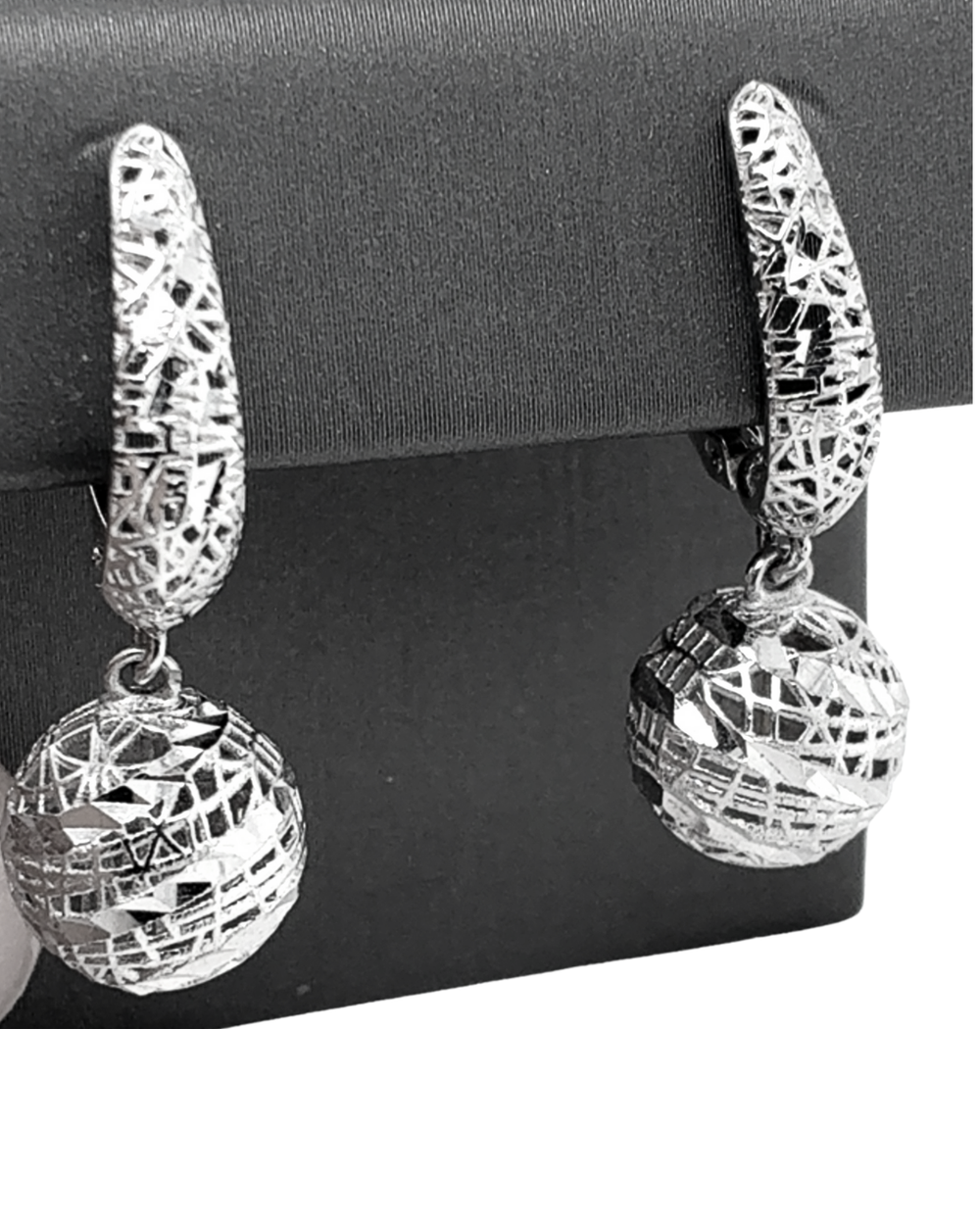 10kt White Gold Fancy Hoop Earrings
