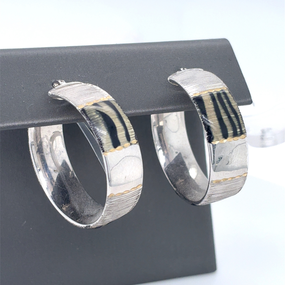 10kt White Gold Pattern Hoops