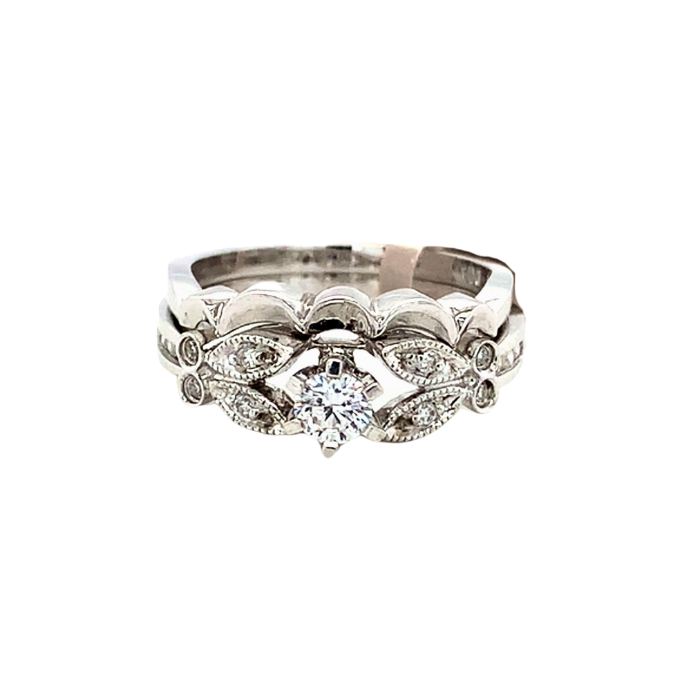 14kt White Gold Diamond Ring set