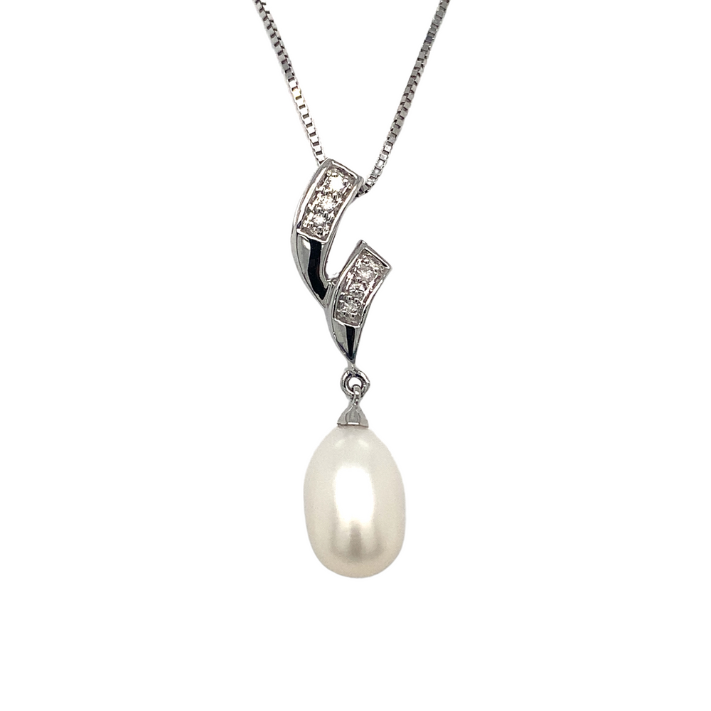10/14K white gold Pearl + Diamond Necklace