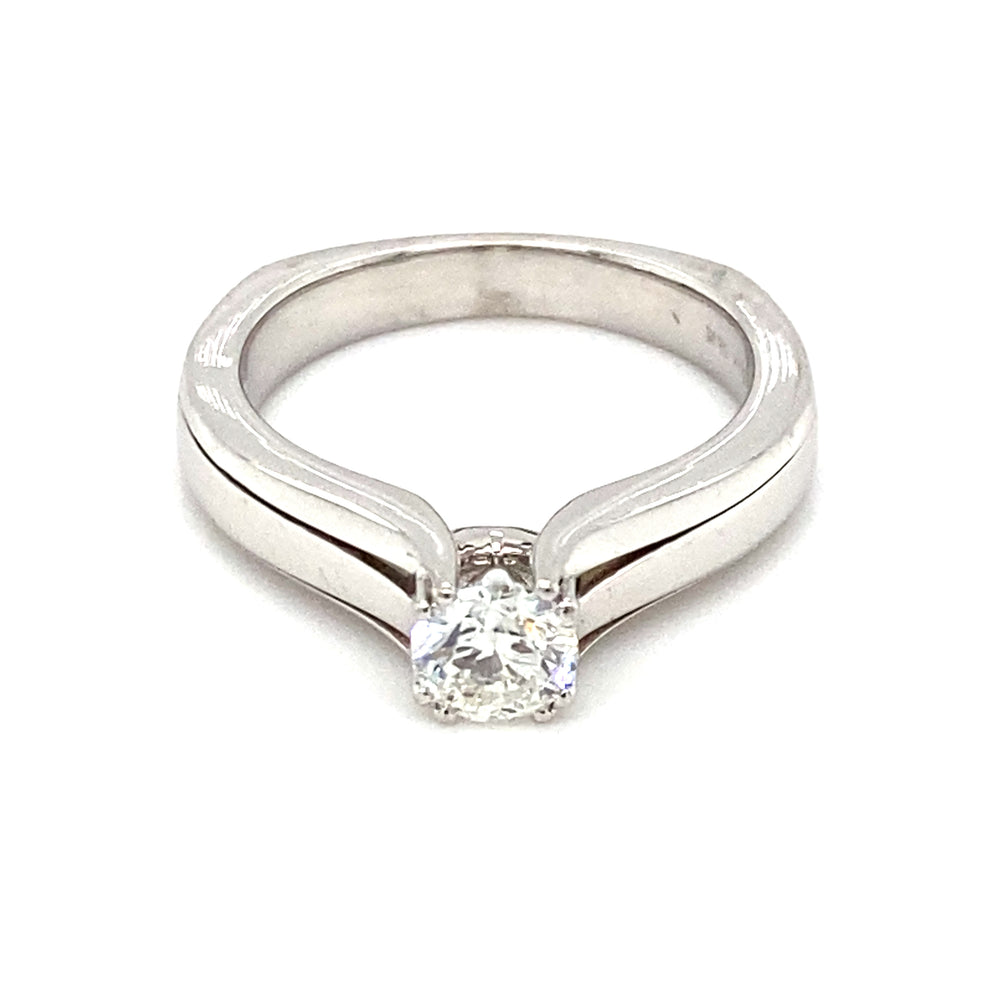 18kt White Gold Canadian Diamond Ring