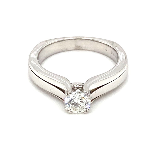18kt White Gold Canadian Diamond Ring