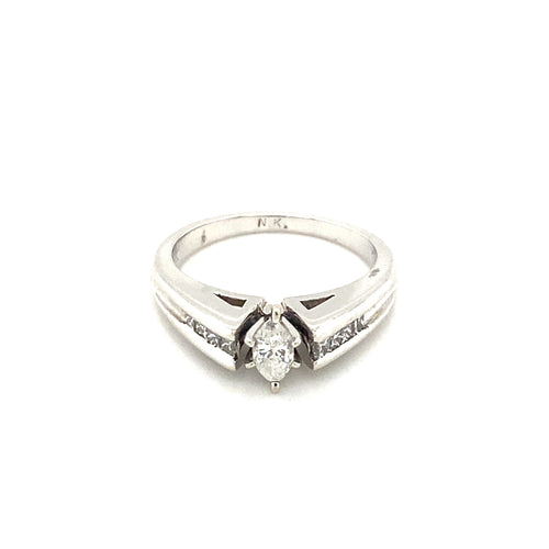 14kt White gold Marquise cut Diamond ring