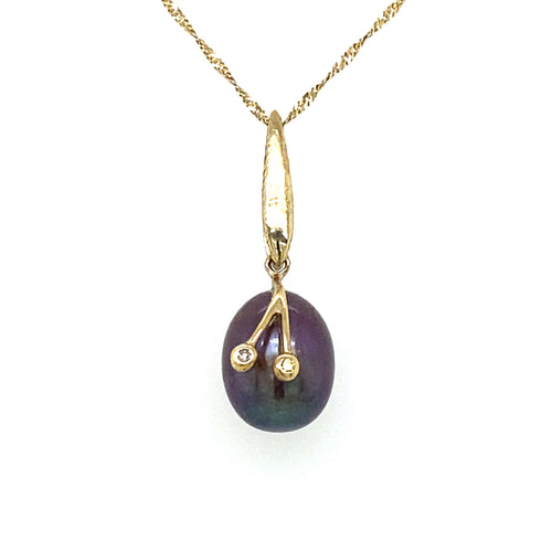 10KT yellow gold Pearl + Diamond pendant