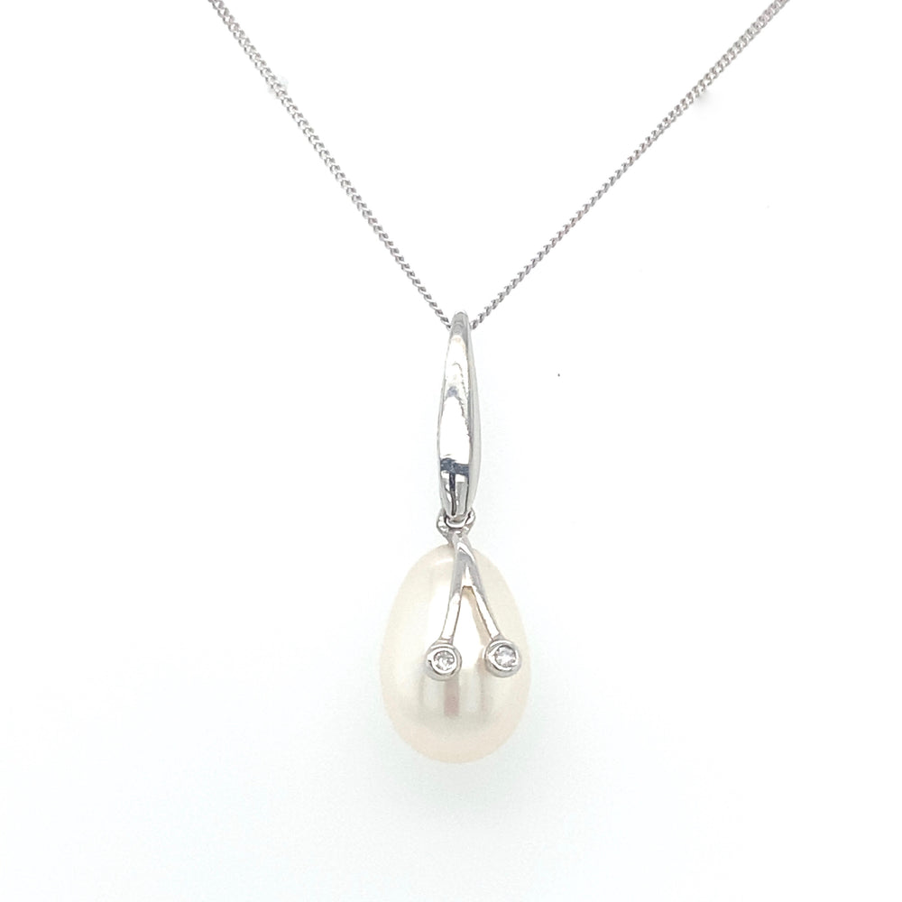 10/14K white gold Pearl + Diamond Necklace