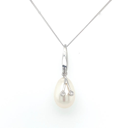 10/14K white gold Pearl + Diamond Necklace