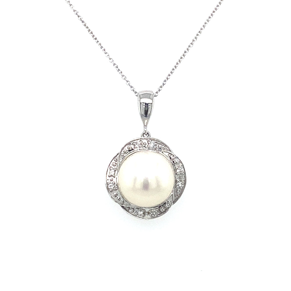 10KT white gold Freshwater Pearl + White Topaz Pendant