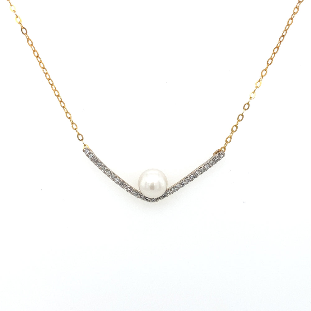14K Yellow Gold Pearl Pendant with diamonds